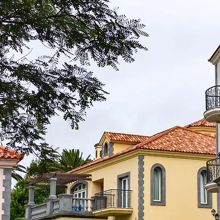 Lord's Villas *